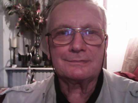 Photo ads/2437000/2437240/a2437240.jpg :  Homme 76 ans cherche une femme mince age avoisinan