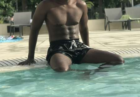 Photo ads/2440000/2440185/a2440185.jpg : Tu es curieuse ? Envoie-moi un message