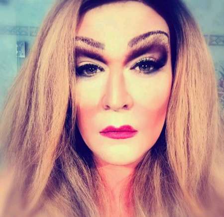 Photo ads/2442000/2442476/a2442476.jpg :  Julia transgenre reçois dans maison discrète