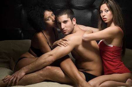 Photo ads/2449000/2449308/a2449308.jpg : Couple cherche une fille