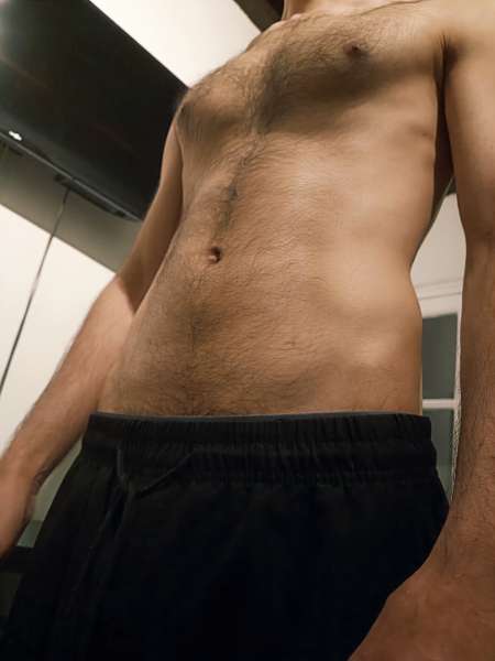 Photo ads/2450000/2450234/a2450234.jpg : Escort boy reçoit et se deplace