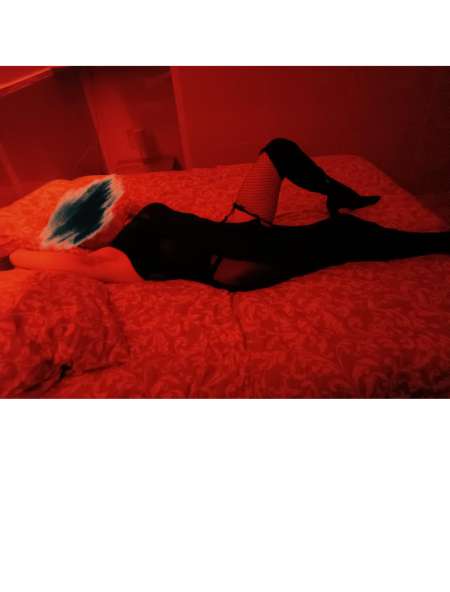 Photo ads/2455000/2455236/a2455236.png : Etudiant Dominant Androgyne