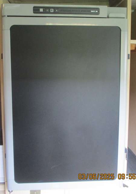 Photo ads/2459000/2459040/a2459040.jpg : frigo camping-car