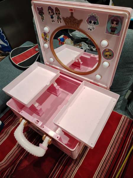 Photo ads/2459000/2459842/a2459842.jpg : VALISE CONSOLE DE MAQUILLAGE