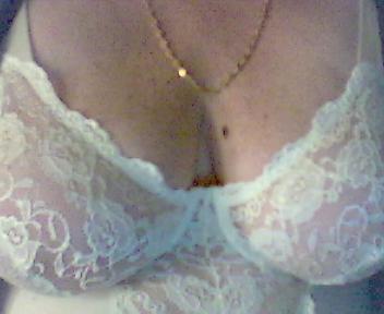 Photo ads/2462000/2462448/a2462448.jpg : Domina, ronde,67ans cherche.soumis/larbin, EXPERIMENTE