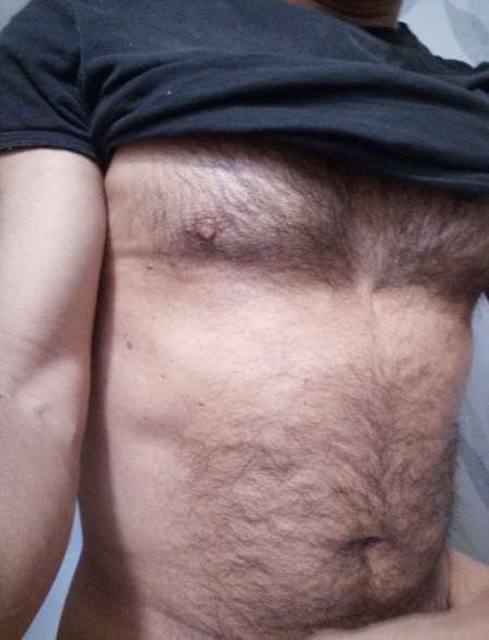 Photo ads/2467000/2467117/a2467117.jpg : h discret pour faire du bien à une femme au foyer