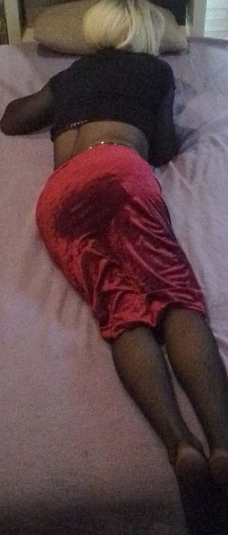 Photo ads/2467000/2467134/a2467134.jpg : bisexuel passif cherche un mec de confiance
