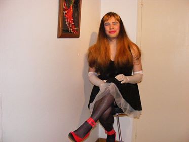 Photo ads/2468000/2468818/a2468818.jpg : serveuse ou femme de ménage