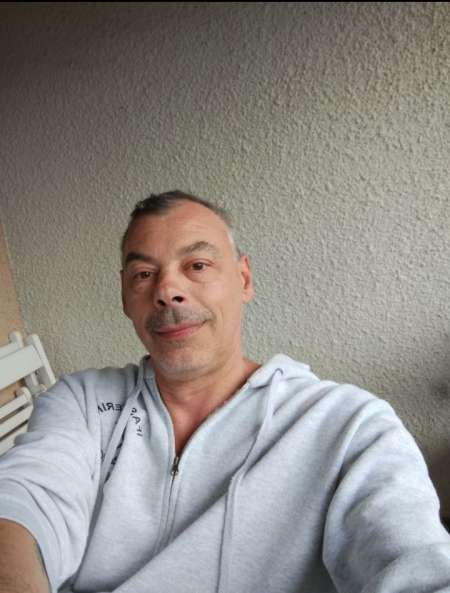 Photo ads/2476000/2476056/a2476056.png : Homme cinquantaine, bonne forme.