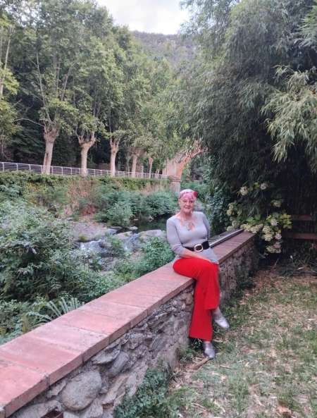 Photo ads/2484000/2484907/a2484907.jpg : Sortir en clubs ou chez moi et aussi dominatrice