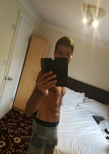 Photo ads/2487000/2487798/a2487798.jpg : Bonne grosses queue 20cm cherche bonne suceuse