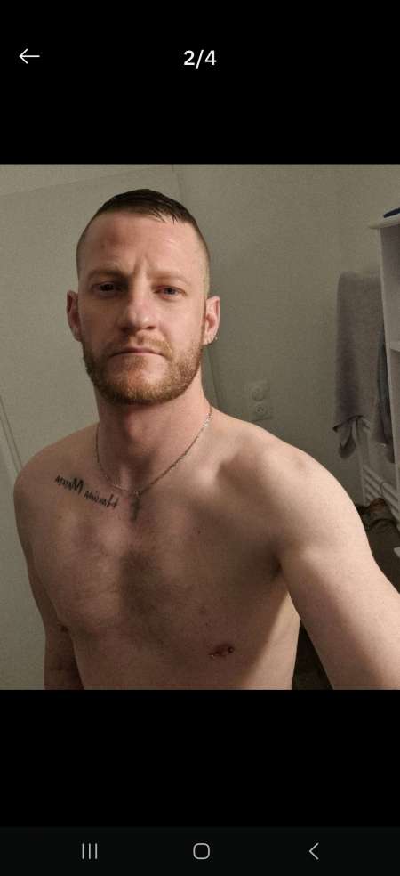 Photo ads/2499000/2499630/a2499630.jpg : femme Boy gay a votre disposition