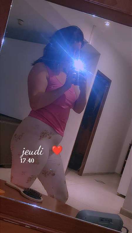 Photo ads/2499000/2499772/a2499772.jpg : Gaëlle bonne femme sur alg