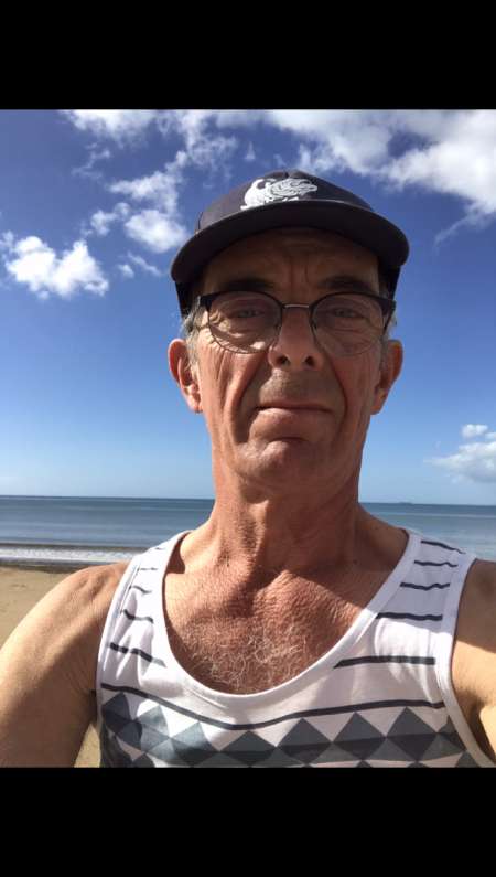 Photo ads/2502000/2502140/a2502140.png : Recevoir femme infidèle pour plan coquin