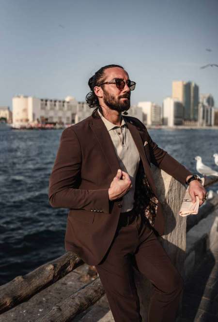 Photo ads/2504000/2504668/a2504668.jpg : 33 ans brun au yeux vert méditerranéen est discret