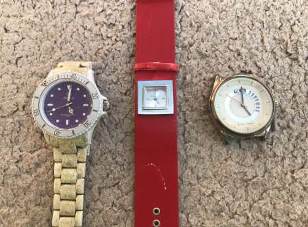Photo ads/2507000/2507388/a2507388.jpg : Lot de 3 montres avec piles neuves