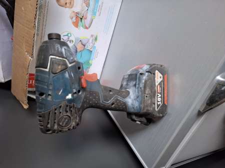 Photo ads/2513000/2513862/a2513862.jpg : Cherche F mur pour plan