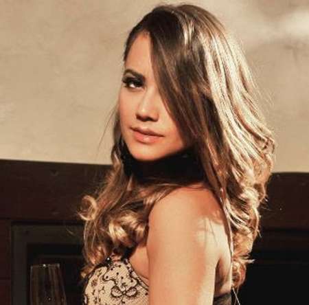 Photo ads/2514000/2514618/a2514618.jpg : Natasha veut se faire dominer