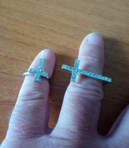 Photo ads/2515000/2515578/a2515578.jpg : 2 jolies bagues croix