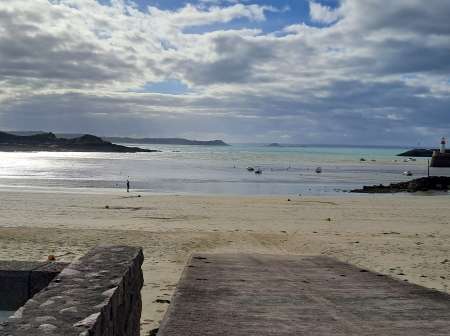 Photo ads/2524000/2524720/a2524720.jpg : recherche femme fetichiste culottes sale