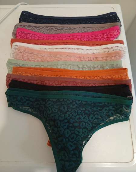 Photo ads/2525000/2525099/a2525099.jpg : Strings portés/ chaussettes