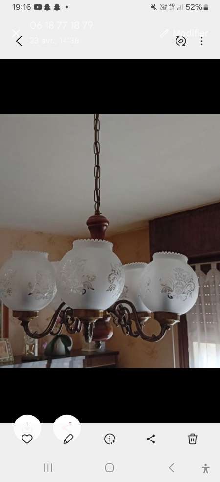 Vends un lustre en bois et laiton
