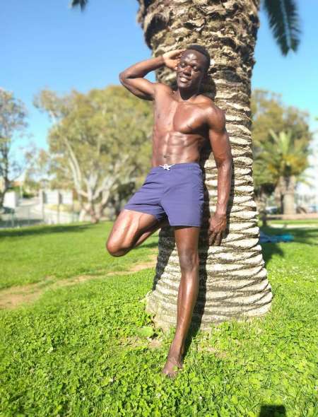 Photo ads/2531000/2531806/a2531806.jpg : Jeune H a votre écoute