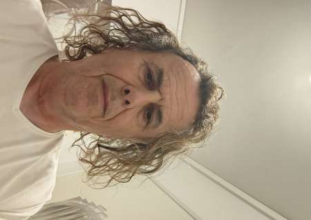 Photo ads/2533000/2533268/a2533268.jpg : Cherche femme fisteuse