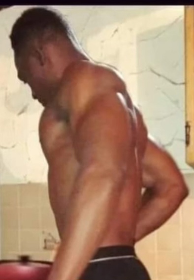 Photo ads/2537000/2537150/a2537150.jpg : Homme black cherche une femme