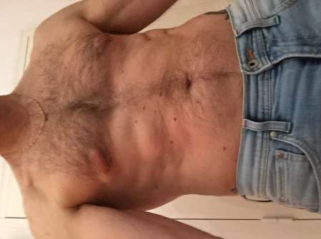 Photo ads/2537000/2537384/a2537384.jpg : Homme de ménage masseur naturiste