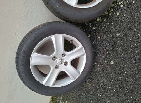 Photo ads/2545000/2545138/a2545138.jpg : Jantes Alu 307 Peugeot avec pneus