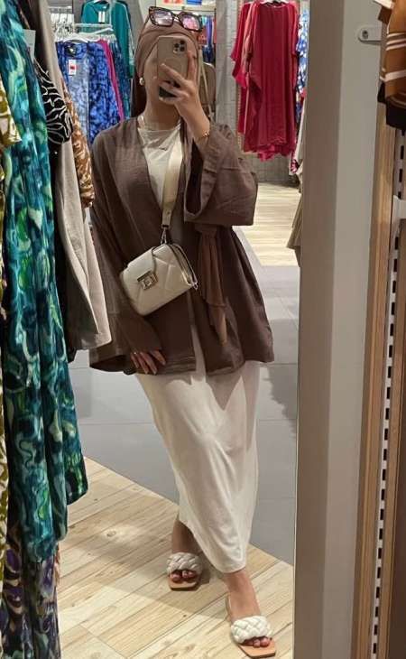 Photo ads/2545000/2545951/a2545951.jpg : Étudiante recherche service ou aide