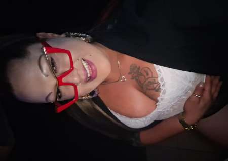 Photo ads/2549000/2549009/a2549009.jpg : Læticia trans versatile reçoit