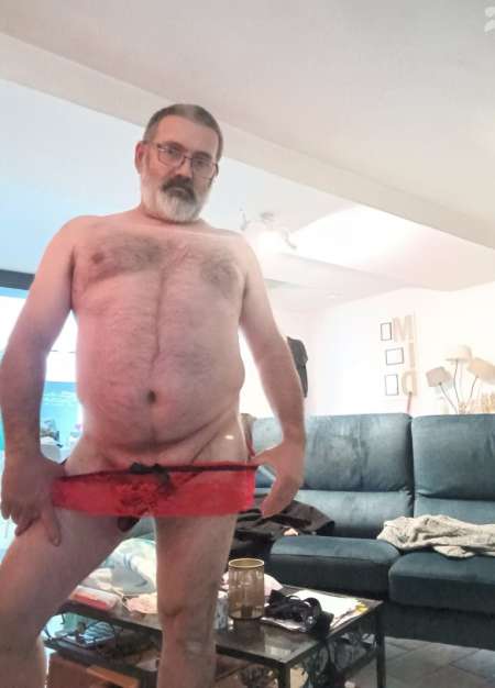 Photo ads/2551000/2551232/a2551232.jpg : Chez vous en tenue d'adam.