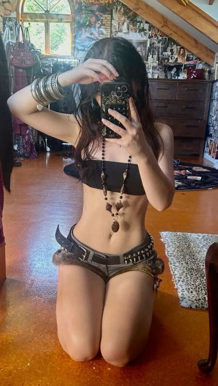 Photo ads/2552000/2552812/a2552812.jpg : Jeune femme de 21ans