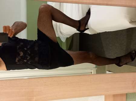 Photo ads/2553000/2553724/a2553724.jpg : Petit cul en string ch h intéressé par la chose