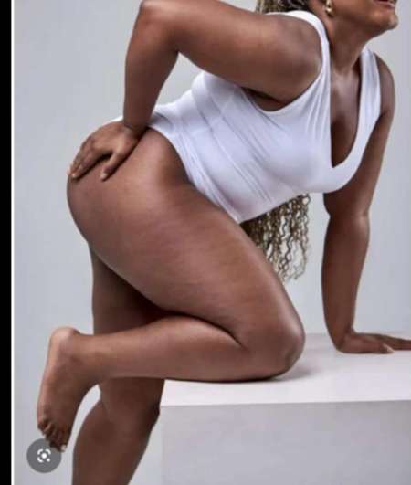 Photo ads/2555000/2555146/a2555146.jpg : Femme mature Lara payette