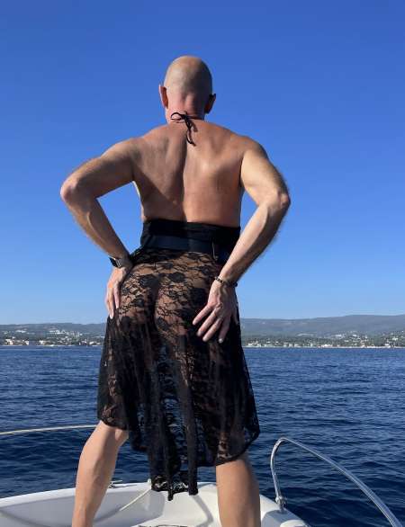 Photo ads/2555000/2555712/a2555712.jpg : Escort H en dessous feminins pour mecs a vidanger