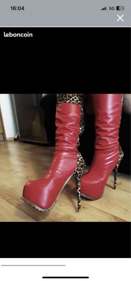 Photo ads/2555000/2555890/a2555890.png : 2 paires de bottes sexy