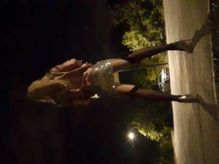 Photo ads/2557000/2557610/a2557610.jpg : rencontre nocturne exterieure