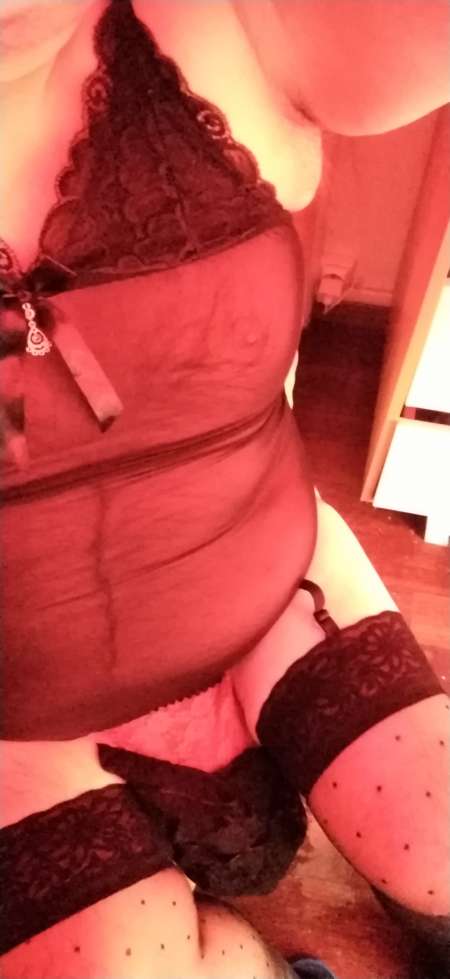 Photo ads/2557000/2557794/a2557794.jpg : Très coquine en lingerie noirs