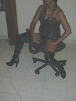 Photo ads/2557000/2557868/a2557868.jpg : Dominatrice Madame Sabira recherche