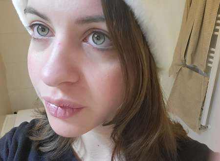 Photo ads/2561000/2561396/a2561396.jpg : Cherche un sugar daddy qui m offre un travail