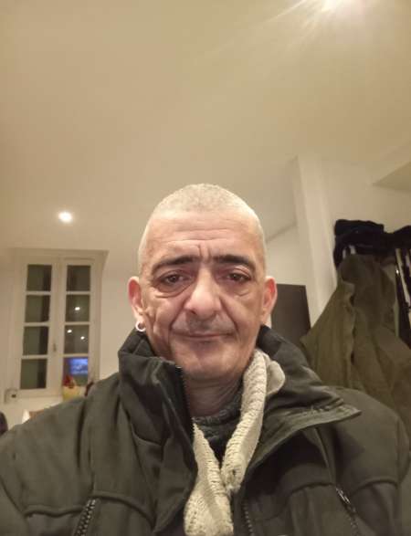 Photo ads/2563000/2563512/a2563512.jpg : Homme viril célibataire de 47 ans recherche feméli