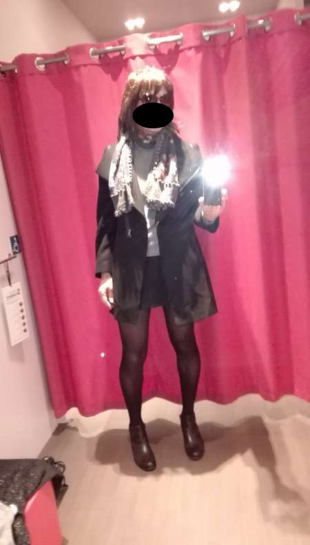 Photo ads/2564000/2564333/a2564333.jpg : Alexandra pour première expérience