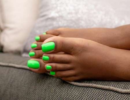 Photo ads/2567000/2567870/a2567870.jpg : A la recherche de beaux pieds