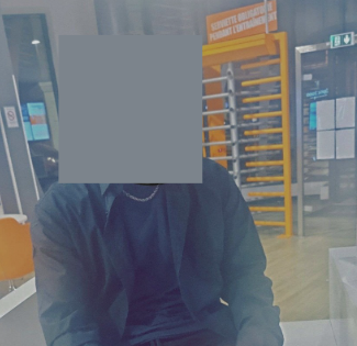 Photo ads/2569000/2569718/a2569718.png : femme de rennes pour lecher ses pieds