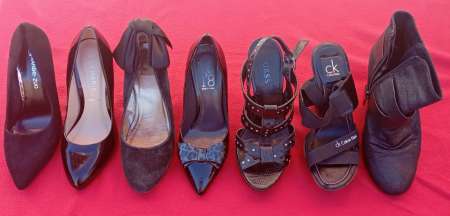 Photo ads/2570000/2570340/a2570340.jpg : Tu veux mes talons? Prouve le