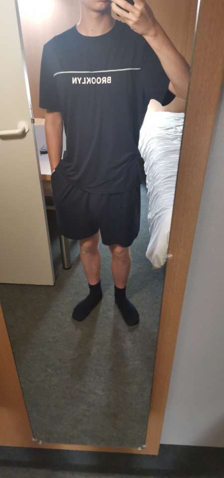 Photo ads/2571000/2571884/a2571884.jpg : JH 20 ans puceau a envie de découvrir