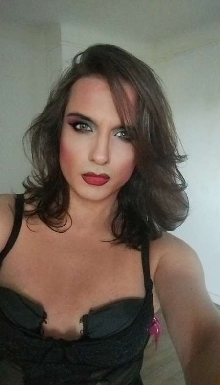 Photo ads/2574000/2574672/a2574672.jpg : très belle chienne trav pr homme brulant